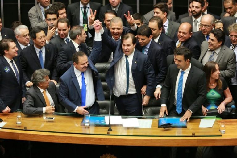 Refis: deputados e senadores têm desconto milionário em dívidas e ainda assim dão calote na Receita