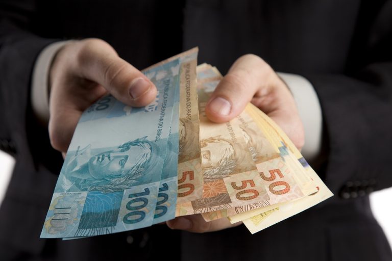Toma lá-da-cá: campanhas políticas seguem sendo bancadas por grandes empresários