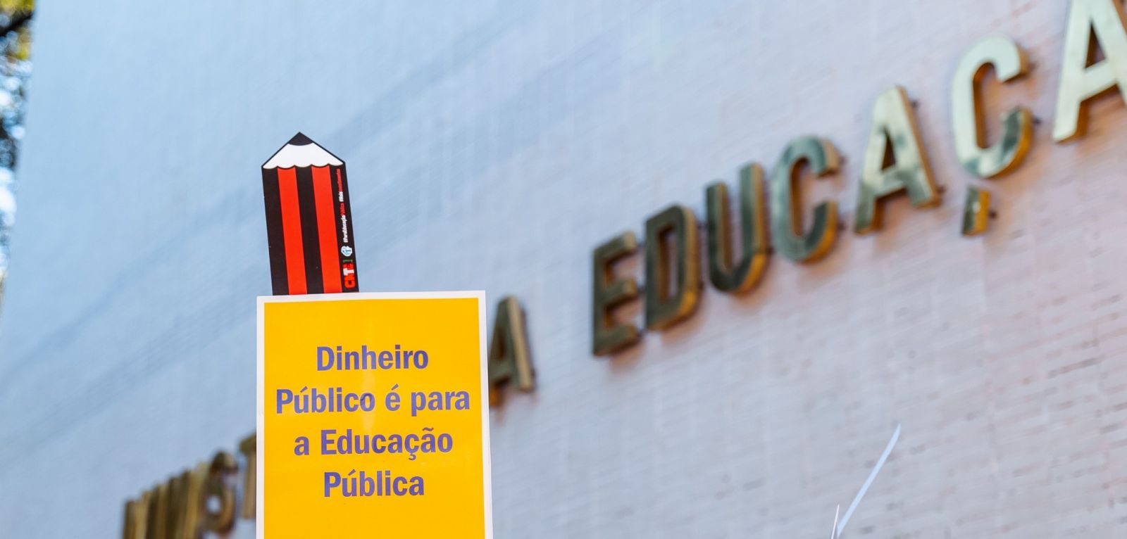 MEC corta 30% do orçamento de universidades e institutos federais