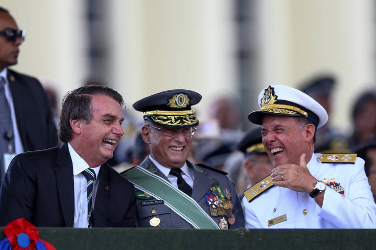 Bolsonaro sanciona Previdência de militares sem idade mínima e com privilégios à cúpula das FFAA