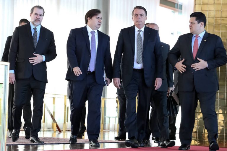 “Pacto” entre Bolsonaro, Congresso e STF é pacote de medidas contra trabalhadores. Greve Geral neles!