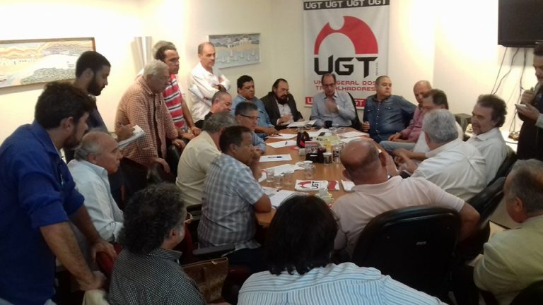 Centrais sindicais convocam greve geral para o dia 28 de abril