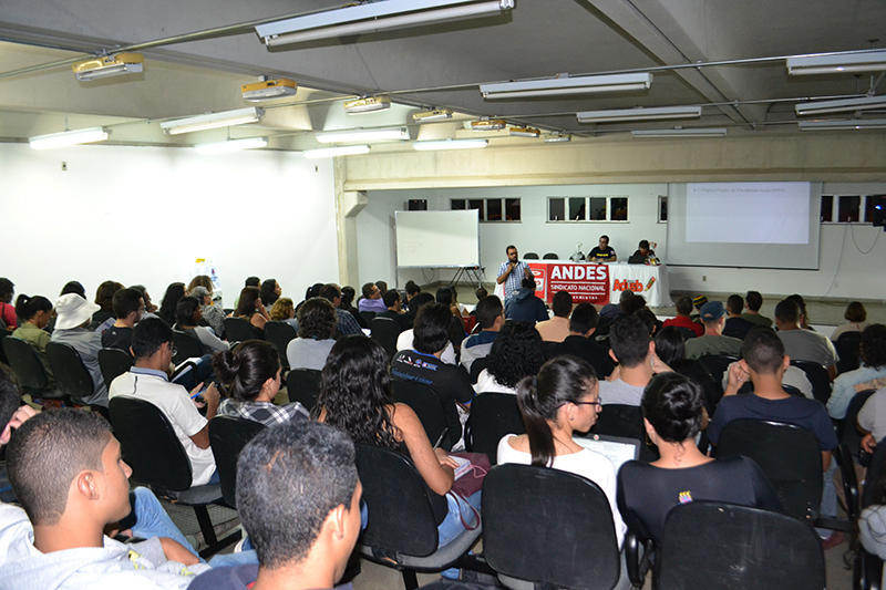 “A PEC 287 é uma declaração de guerra para quem vive do trabalho no Brasil”