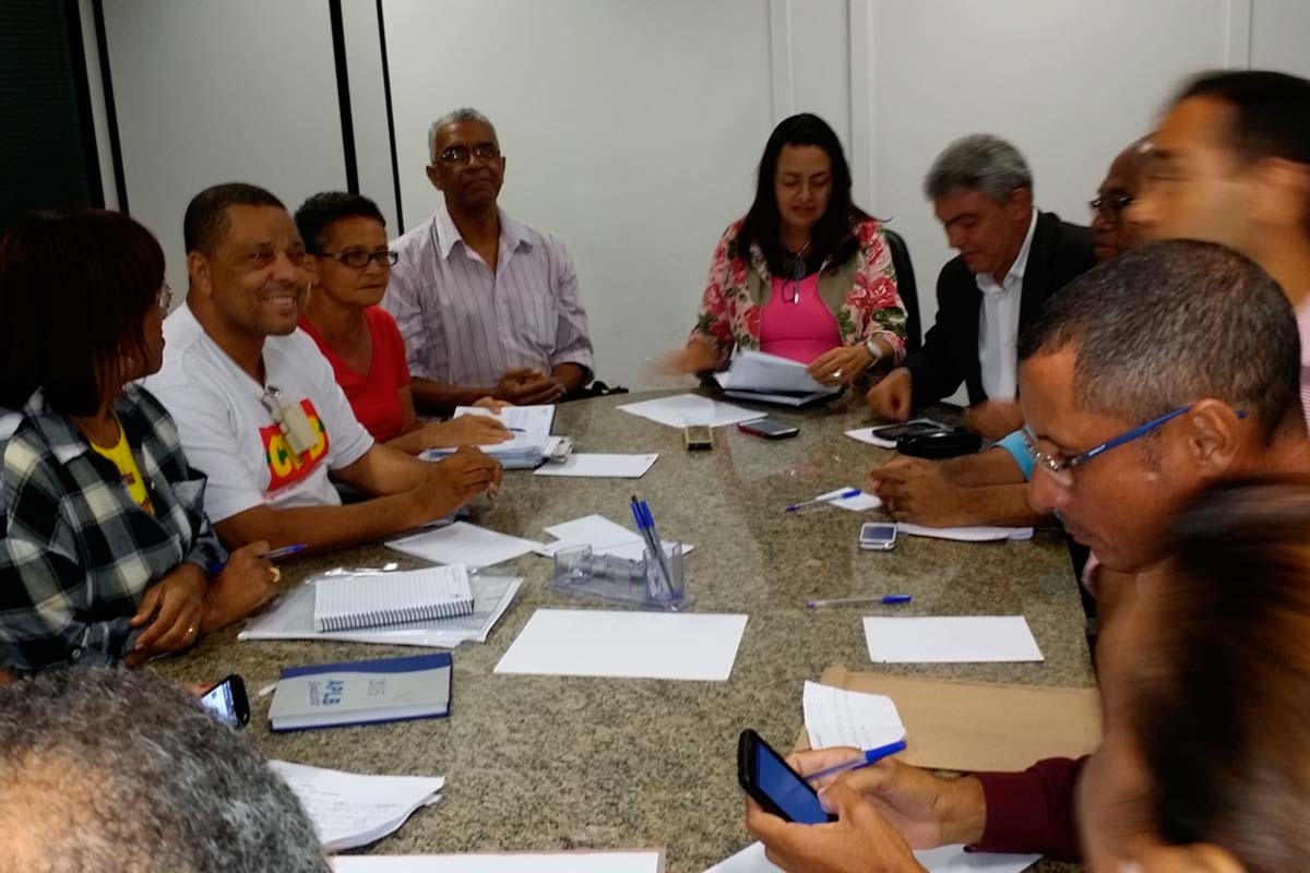 Reajuste linear: Governo e FETRAB pressionam servidores